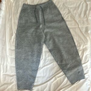 Nike tech Therma- Fit sweat pants.